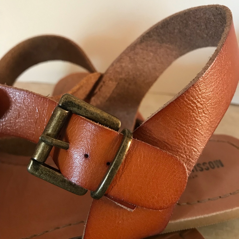 Buckle sandals
